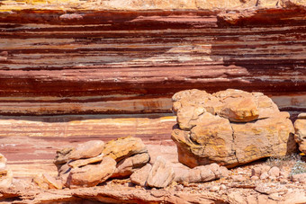 彩色的层沉积物岩石海岸卡尔巴里国家公园