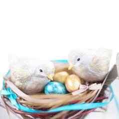 复活节鸟巢鸡蛋