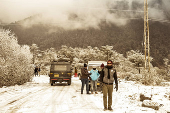 西姆拉Himachal邦12月不断的<strong>降</strong>雪提示旅游暂时等等附近的的地方<strong>夏</strong>天山jakhoo查德威克瀑布kufri购物中心路阻塞由于<strong>降</strong>雪