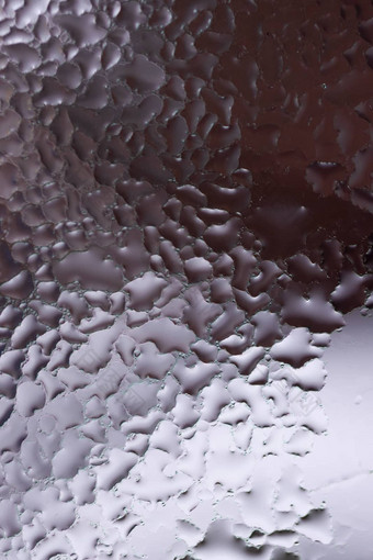 水滴玻璃窗口关闭模糊背景滴宏冷凝物窗口特写镜头湿空气