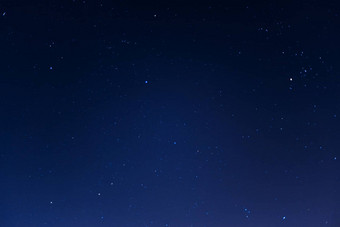 长曝光晚上天空星星照片很多星星星座城市晚上景观