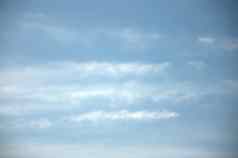 蓝色的清晰的天空白色卷云云图片清晰的秋天一天