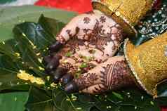 指甲花手印尼婚礼新娘