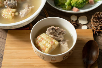玉米猪肉<strong>骨汤</strong>美味的中国人食物