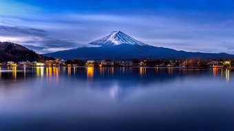富士山河口湖湖早....秋天季节富士山山手日本