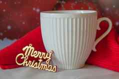 白色杯咖啡针织红色的围巾单词快乐圣诞节