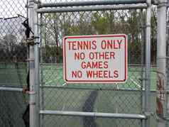 网球游戏轮子标志金属栅栏网球法院