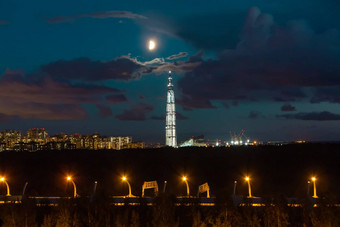 晚上<strong>城市</strong>景观视图拉赫塔中心塔彼得堡日落云<strong>月亮</strong>