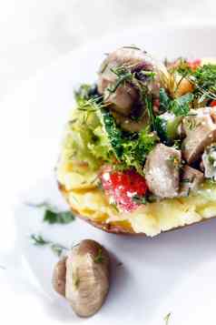 烤土豆蘑菇西红柿蔬菜服务公司
