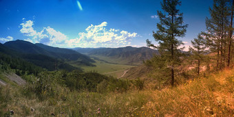 全景图片肥沃的谷chike-taman通过戈尔尼阿尔泰西伯利亚俄罗斯景观