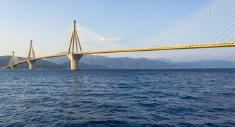 斜拉桥悬架桥穿越哥林多海湾海峡希腊