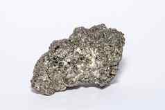 gelanite宝石闪亮的银前面灰色混凝土背景颜色孤立的