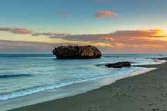 海滩石头鸽子卡萨雷斯马拉加西班牙