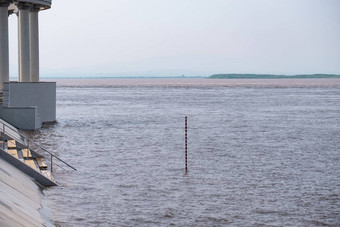 哈巴罗夫斯克俄罗斯8月洪水黑龙江河城市哈巴罗夫斯克水平黑龙江河厘米