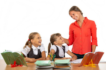 种类老师沟通学生坐着桌子上