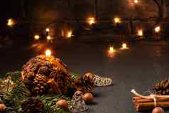 圣诞节作文装饰蜡烛圣诞节树分支机构装饰黑暗背景模糊的灯