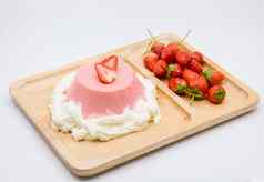 意大利甜点向上白色短衣草莓