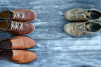 木背景双棕色（的）鞋子一对皮革运动鞋穿好条件一对鞋子黑色的星期五时间买运动鞋