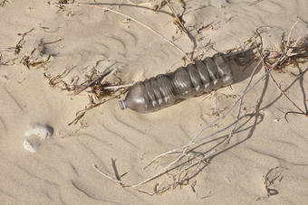 海滩污染塑料<strong>瓶</strong>