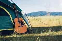 野营帐篷吉他