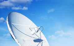 白色大抛物线卫星天线电信背景蓝色的天空