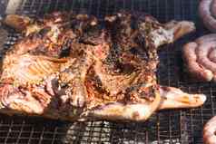 传统的肉烤烧烤阿根廷农村