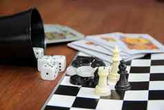 混合杯状表格游戏说西班牙语扑克卡片国际象棋跳棋