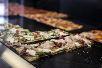 意大利街披萨商店披萨展示