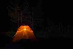 帐篷森林晚上