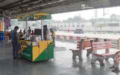 印度摊位出售食物项目铁路站irctc印度铁路餐饮巡回演出公司允许销售食物现代亭平台乘客安慰
