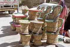 环保工艺品多用途狗酒吧凳子少数民族穆达椅子手工制作的传统的现代牢不可破的甘蔗木自助餐厅凳子家具室内户外家具显示出售街一边跳蚤市场摊位特里普拉邦印度