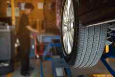技术员膨胀车轮胎车维护服务运输安全概念