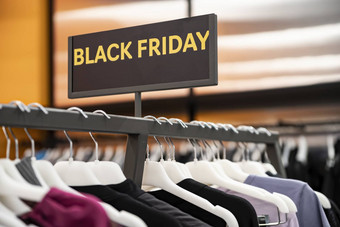大出售黑色的星期五折扣季节服装商店购物中心模糊背景