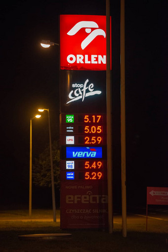 什切青波兰7月pkn奥伦气体站董事会显示价格燃料类型图片晚上高速公路