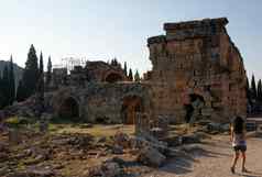 希拉波利斯古老的希腊城市今天废墟位于当前的棉花堡