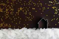 微型房子雪黑暗背景闪亮的星星复制空间圣诞节作文明信片模板
