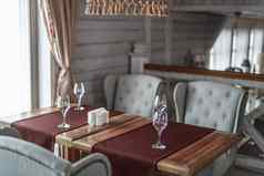 眼镜站表格餐厅舒适的室内纹理木墙复古的背景