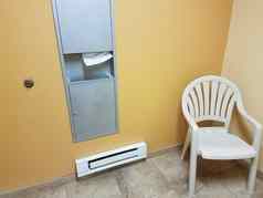 椅子地板上加热器纸毛巾自动售货机浴室