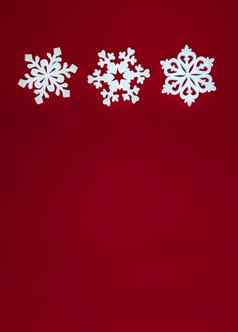 圣诞节假期作文前视图白色雪花装饰红色的背景复制空间文本平躺冬天明信片模板