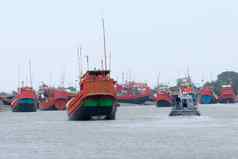 商业航海海船只拖网渔船船船帆船红色的黑色的颜色代码强度沿海安全锚定受保护的航海英里区区域米德纳波尔印度