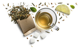 绿色茶自然芳香添加剂杯前视图白色背景