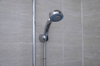 现代淋浴头现代浴室淋浴头浴室水喷雾水流感觉放松享受私人浴室新鲜的水流淋浴头清洁身体脏