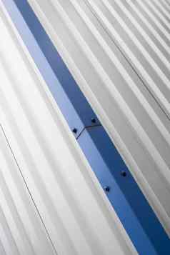 金属波纹表建筑蓝色的金属角落白色铝金属波纹屋顶墙表工厂工业建筑