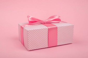 情人节一天粉红色的礼物盒子
