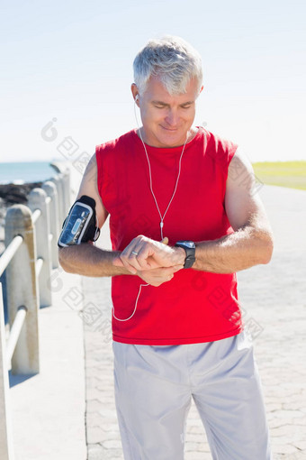 适合成熟的男人。检查<strong>时间码</strong>头