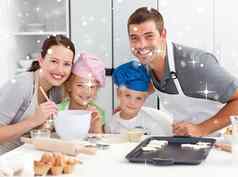 复合图像肖像快乐的家庭烹饪小家伙蛋糕