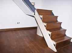 楼梯硬木地板