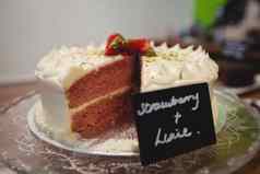 特写镜头草莓蛋糕cakestand