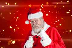 复合图像快乐的圣诞老人老人显示玻璃牛奶明星形状饼干