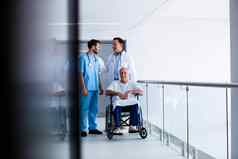医生互动病人轮椅通道